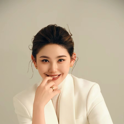 编导：李依依